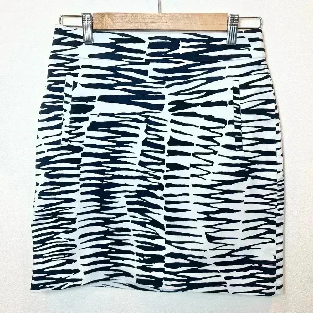 Banana Republic Women’s Trina Turk Zebra Pencil Black & White Skirt Size 2